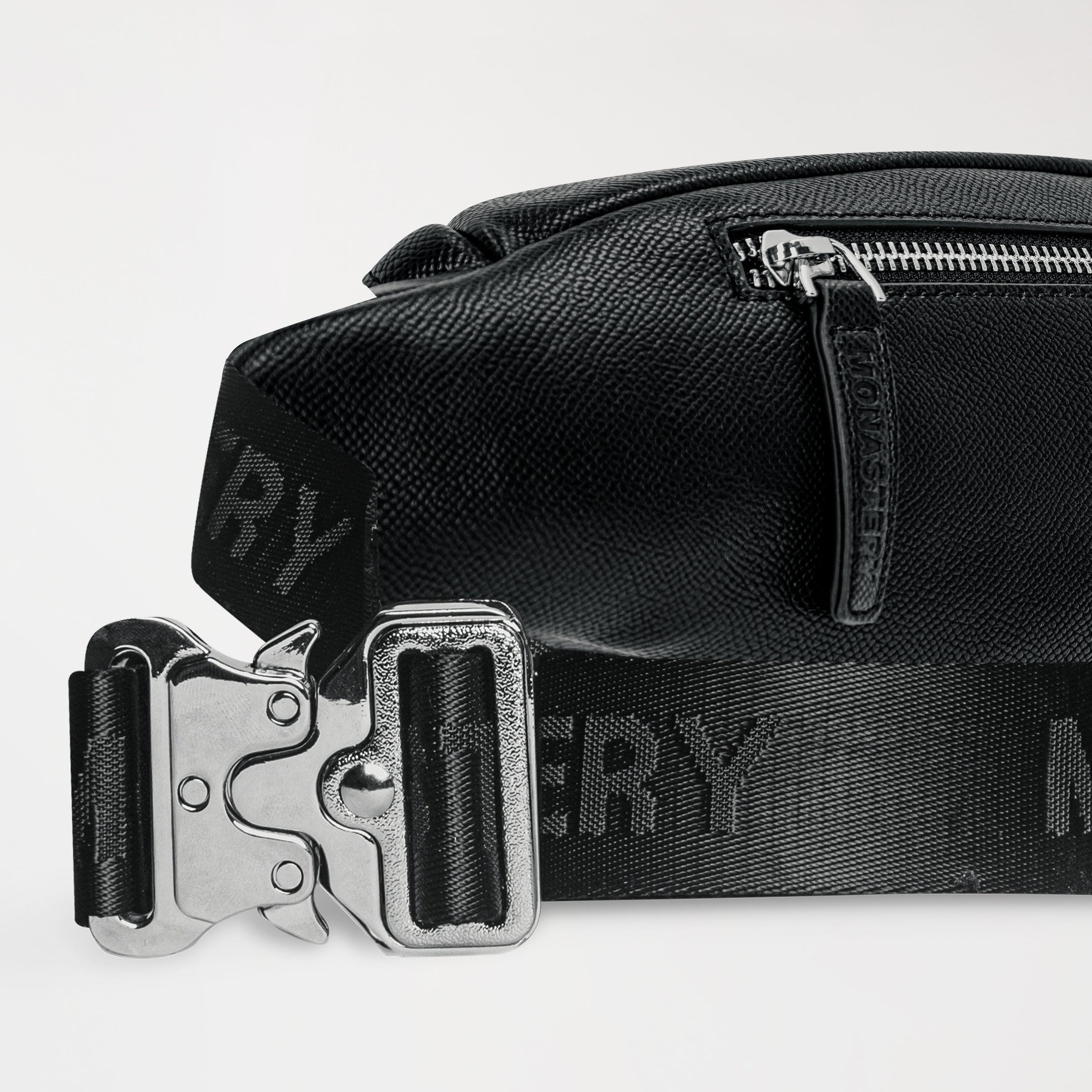 FANNYPACK FIURA