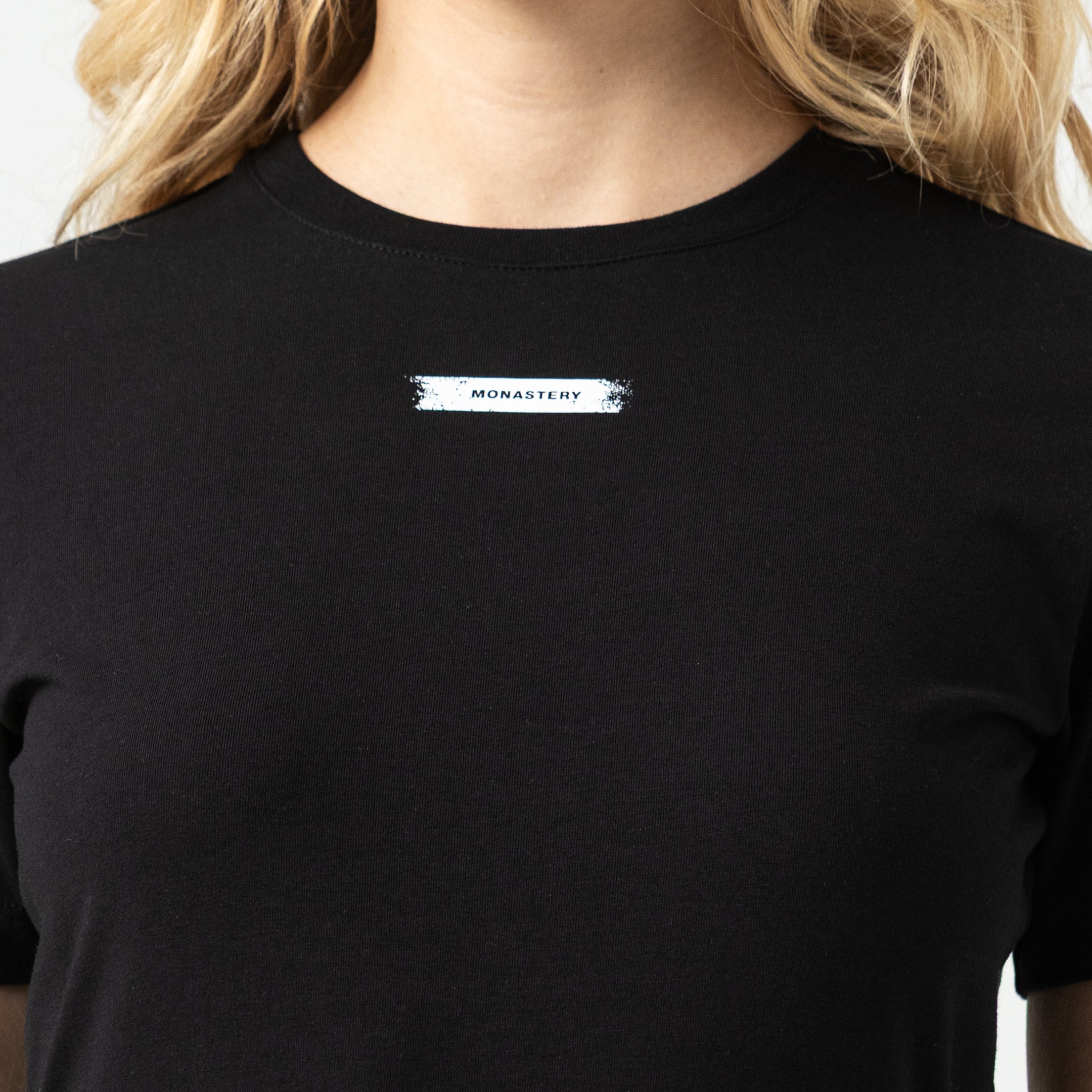 AKBAR T-SHIRT WOMEN BLACK METEORITE